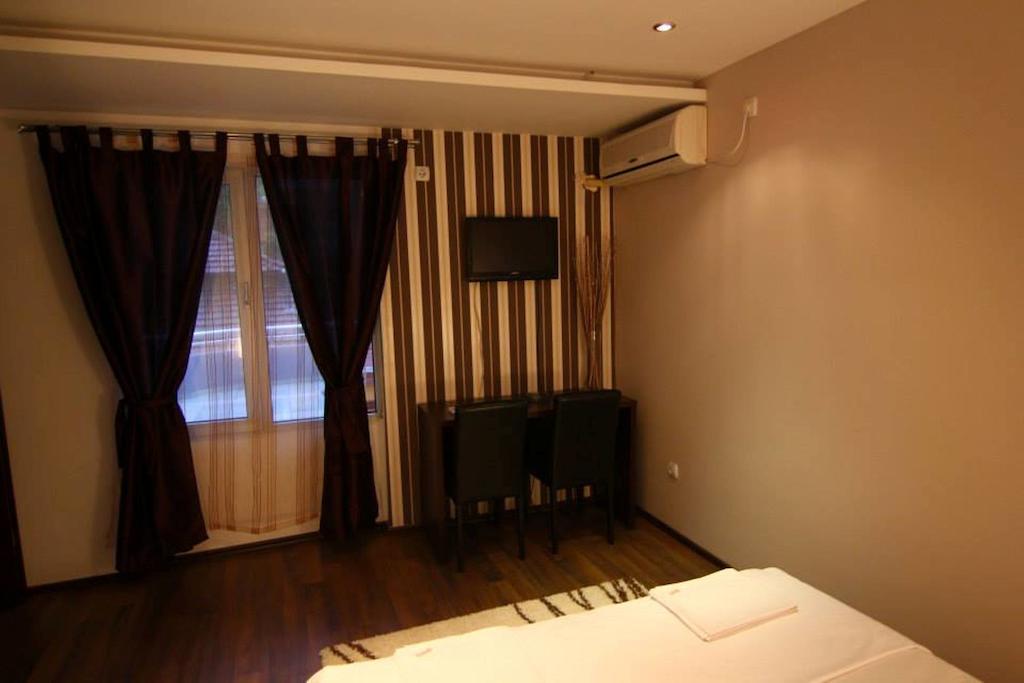 Lira Inn Ниш Номер фото