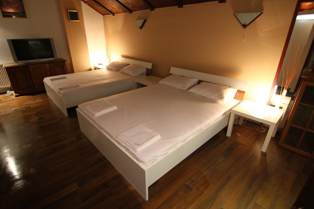 Lira Inn Ниш Номер фото